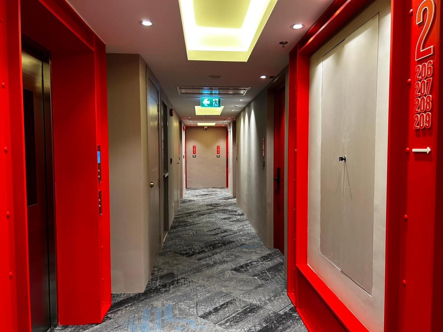 Отель T2 The Portal Sukhumvit Бангкок Экстерьер фото