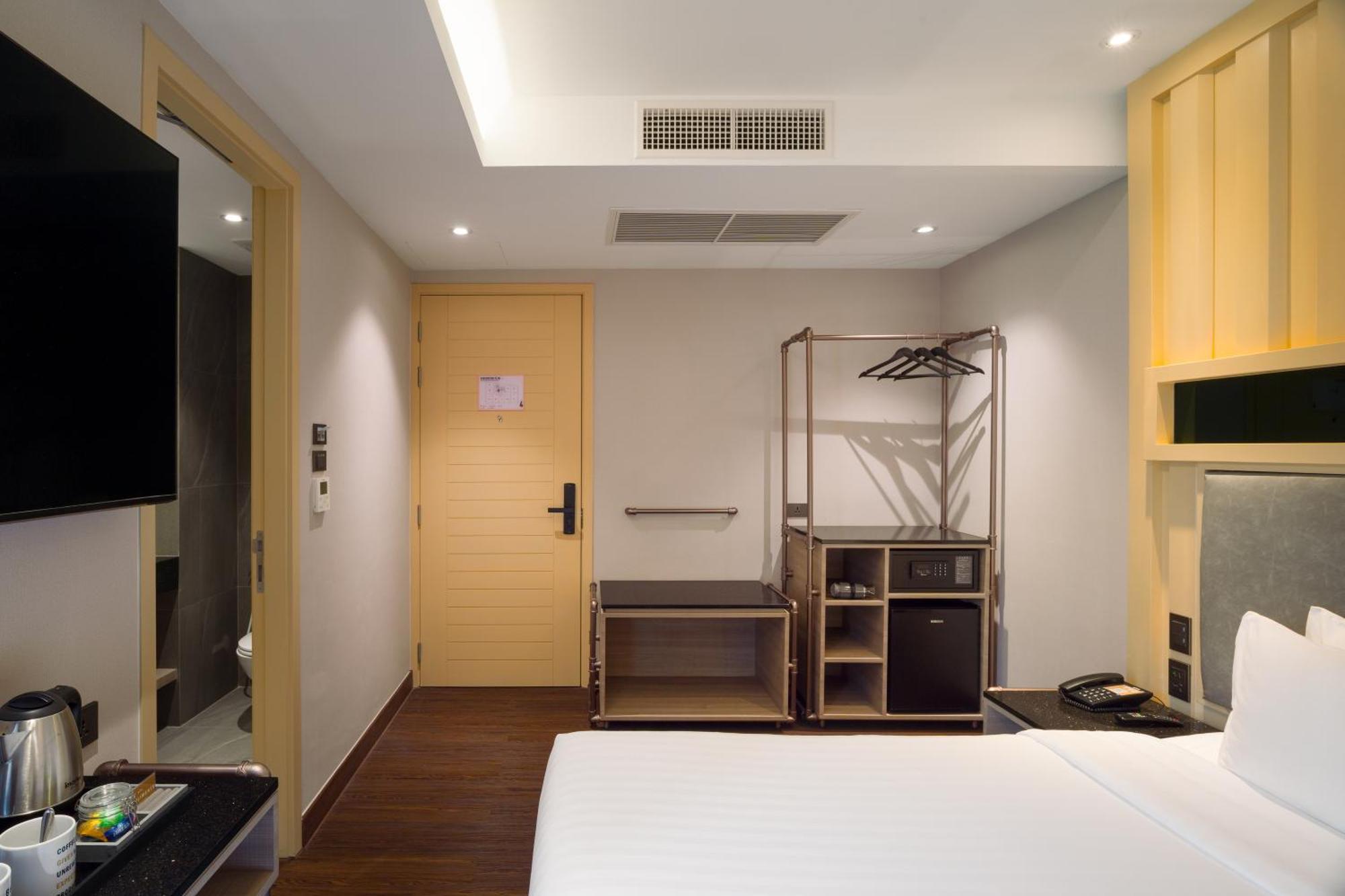 Отель T2 The Portal Sukhumvit Бангкок Экстерьер фото